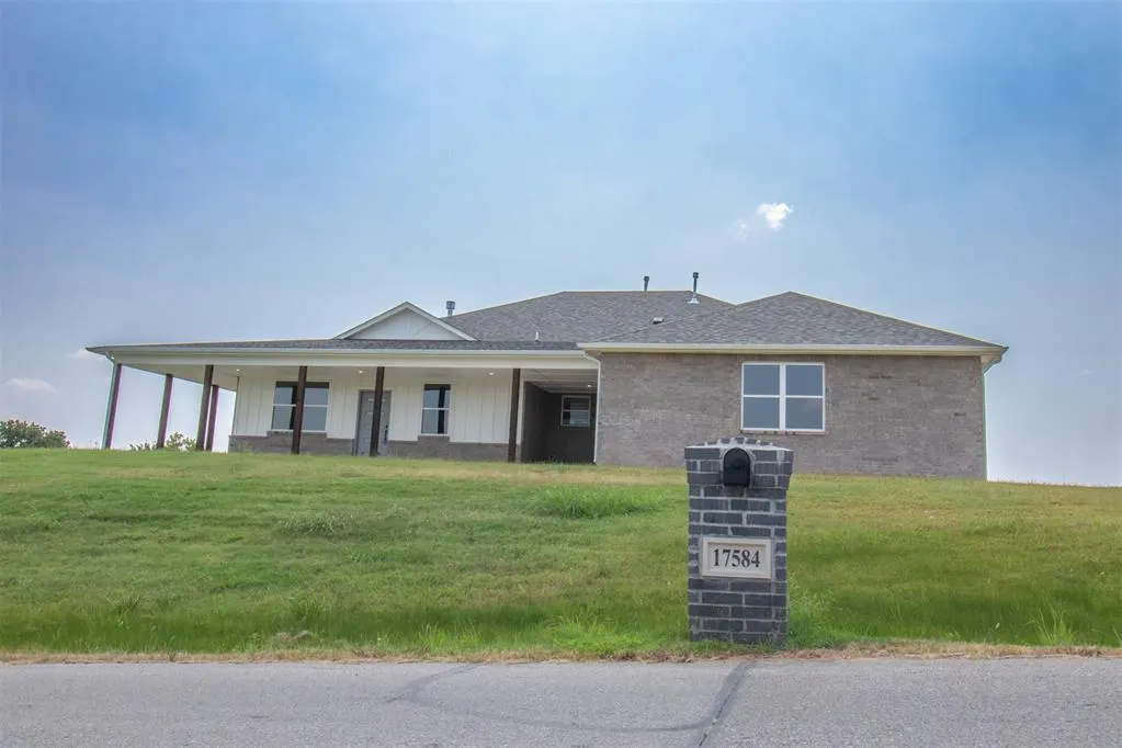 Front exterior — 17584 Salma Road, Choctaw, OK 73020
