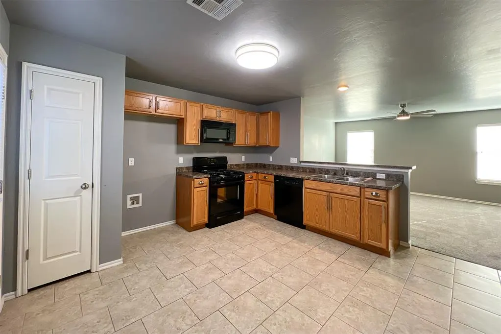 Photo 7 — 7802 Bennie Terrace, Oklahoma City, OK 73135