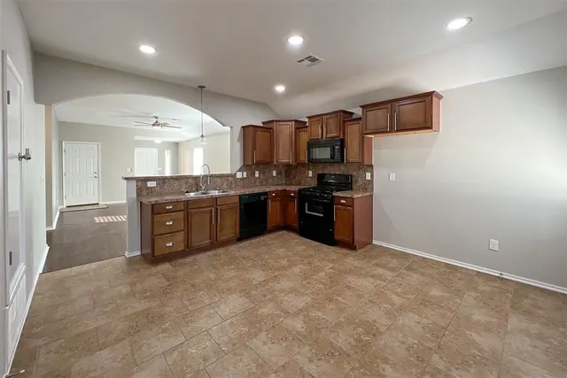 Photo 4 — 7719 Bennie Terrace, Oklahoma City, OK 73135