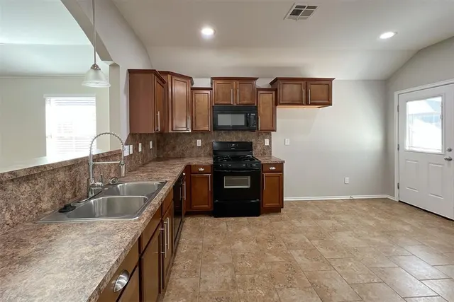 Photo 6 — 7719 Bennie Terrace, Oklahoma City, OK 73135