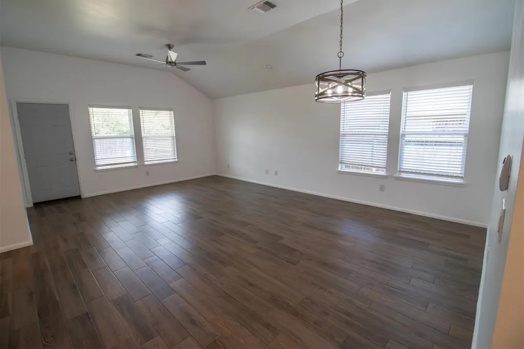 Photo 4 — 12925 NW 3rd Terrace, Yukon, OK 73099