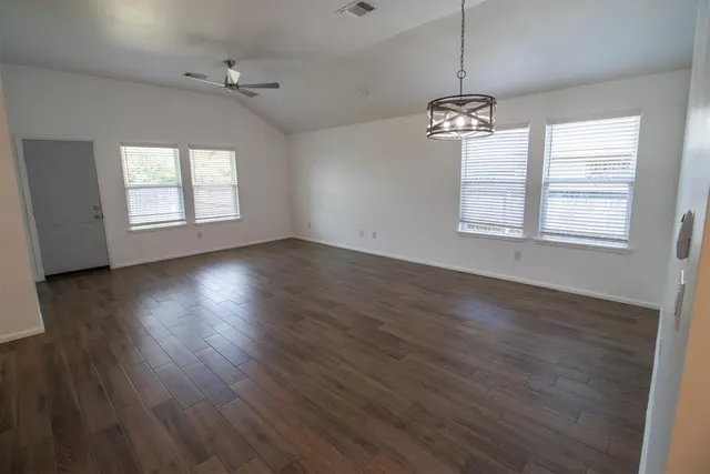Photo 4 — 12925 NW 3rd Terrace, Yukon, OK 73099