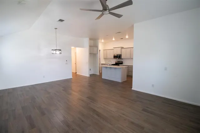 Photo 6 — 12925 NW 3rd Terrace, Yukon, OK 73099