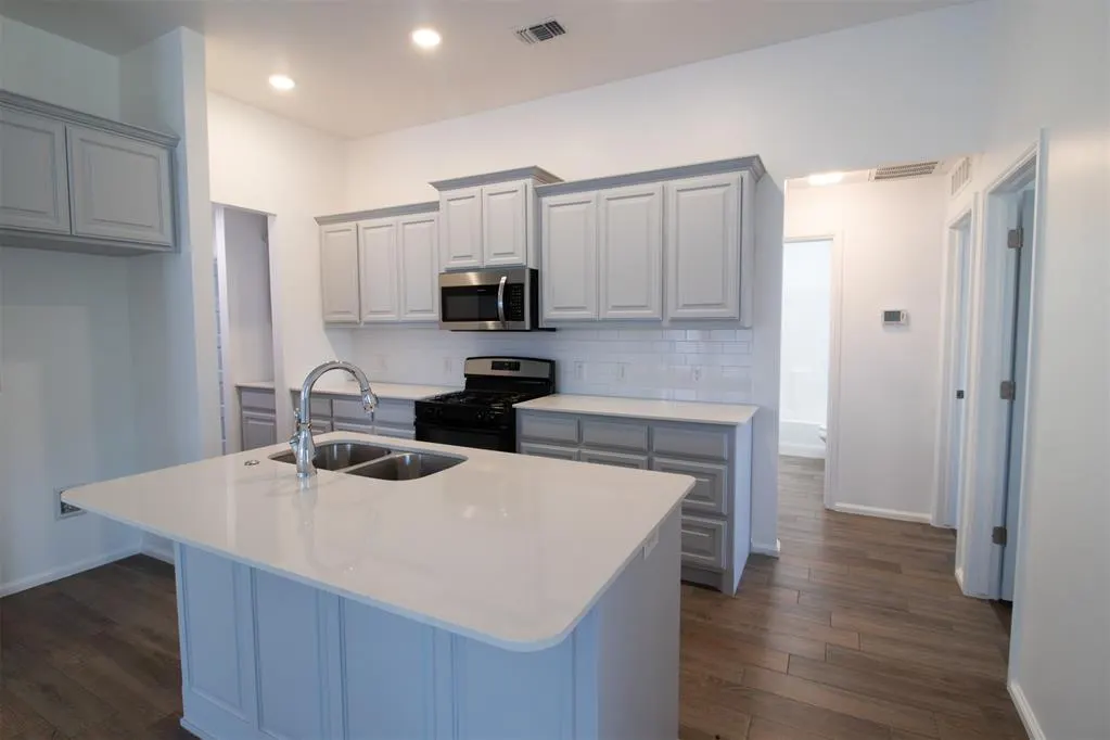 Photo 8 — 12925 NW 3rd Terrace, Yukon, OK 73099