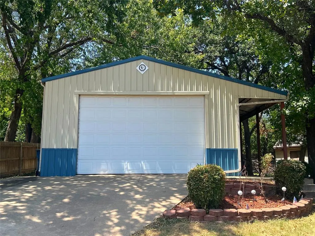 Photo 2 — 3401 Carriage Way, Edmond, OK 73013