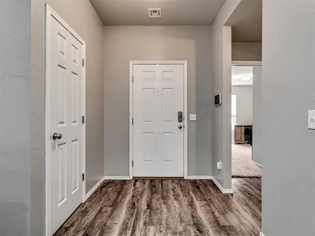 Photo 6 — 11549 NW 100th Street, Yukon, OK 73099