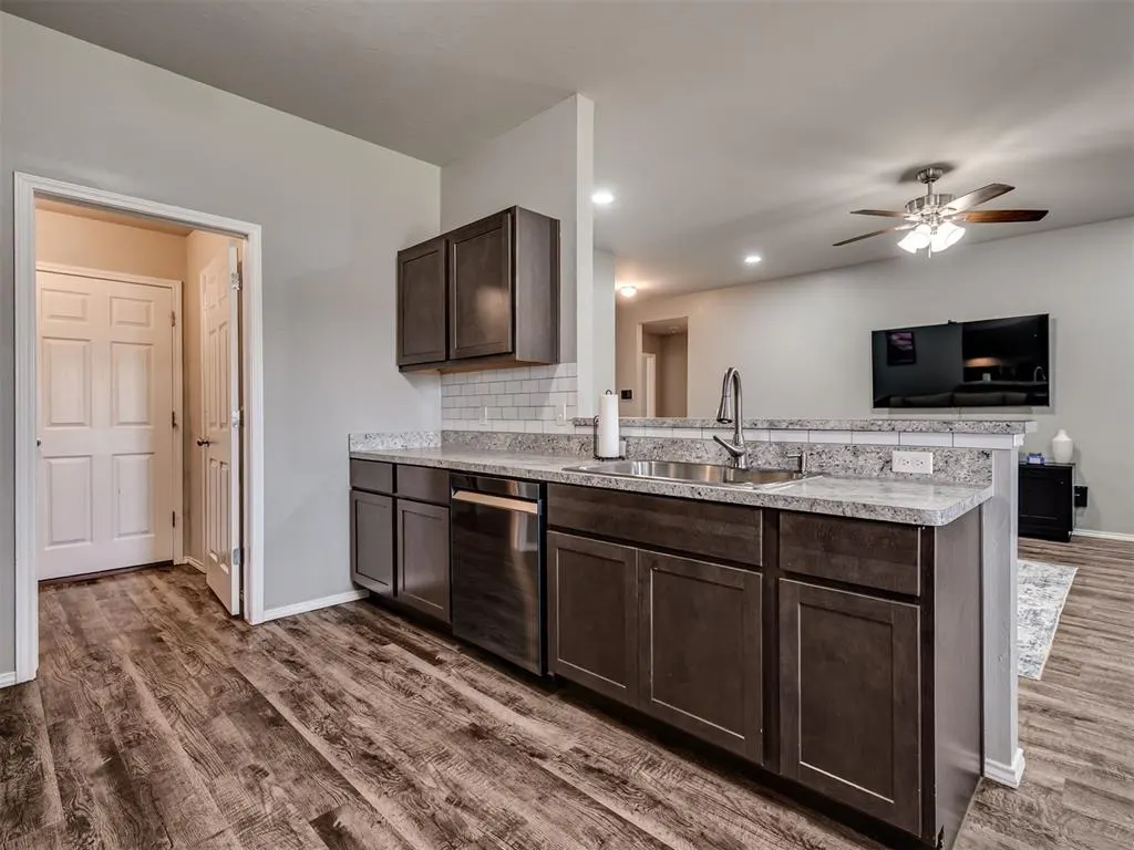Photo 11 — 11549 NW 100th Street, Yukon, OK 73099