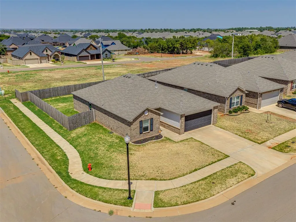 Photo 31 — 11549 NW 100th Street, Yukon, OK 73099