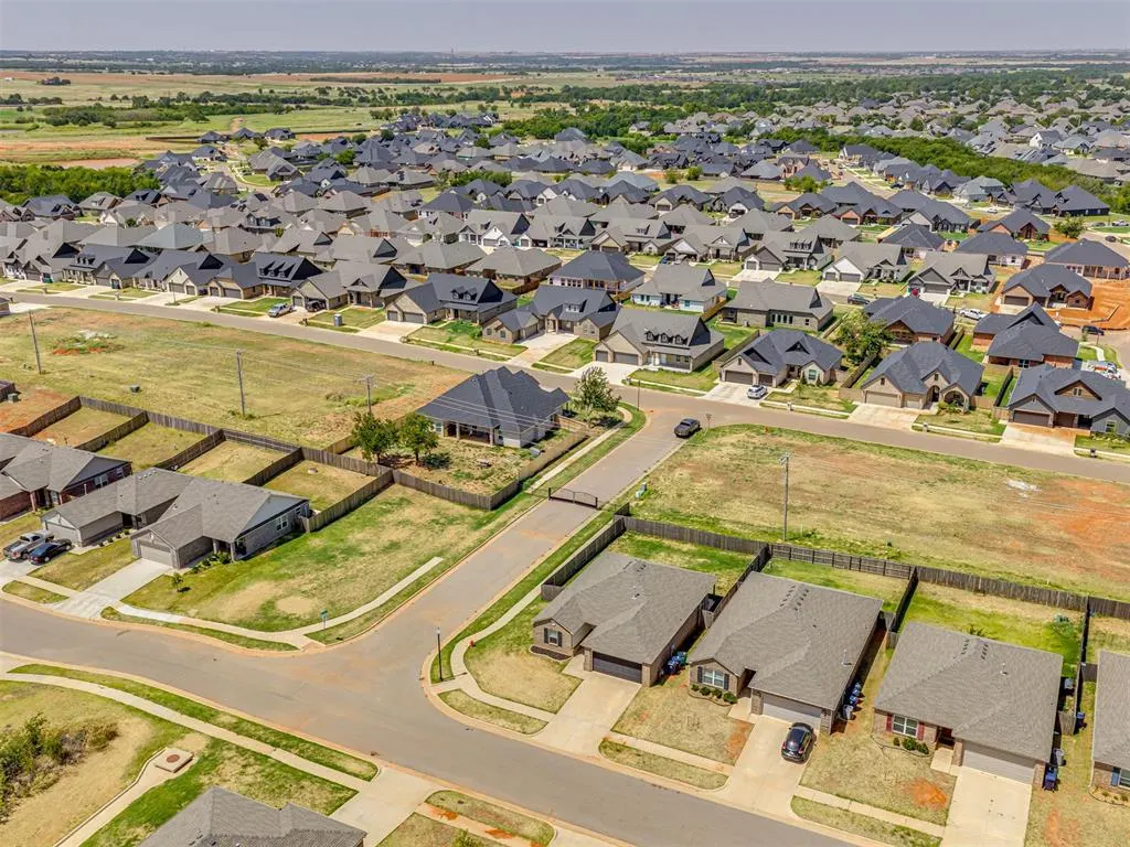 Photo 36 — 11549 NW 100th Street, Yukon, OK 73099
