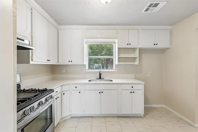 Photo 3 — 1913 Elm Drive, Oklahoma City, OK 73115