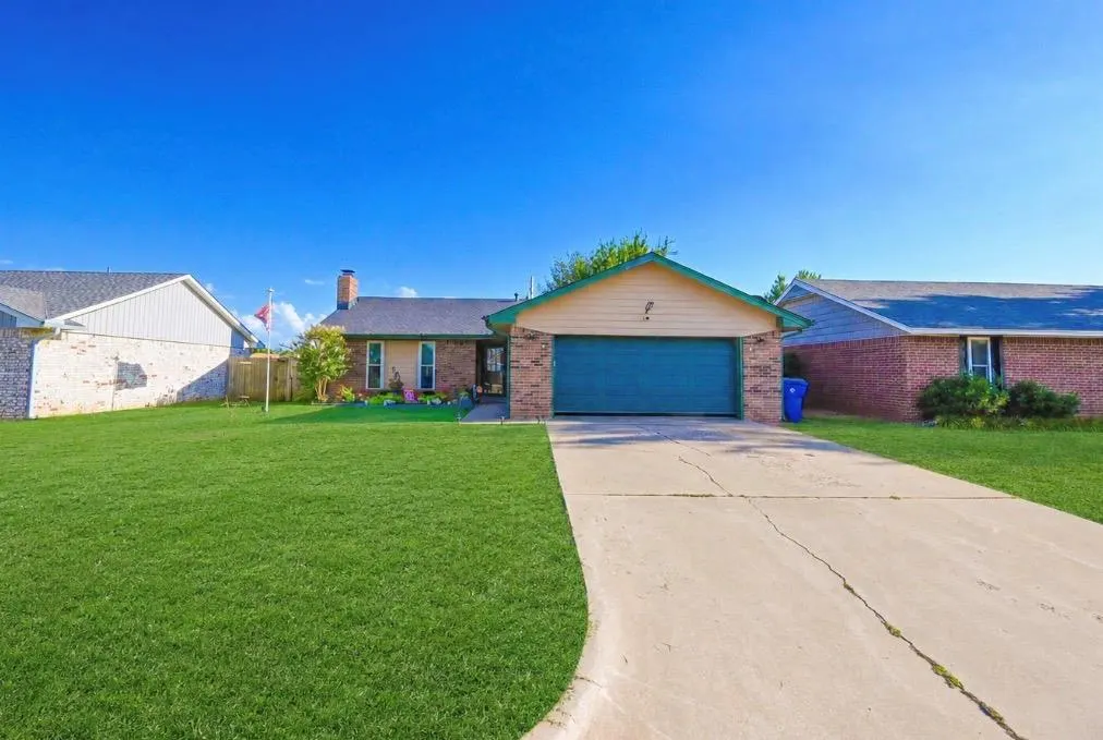 Front exterior — 2303 Farris Place, Chickasha, OK 73018