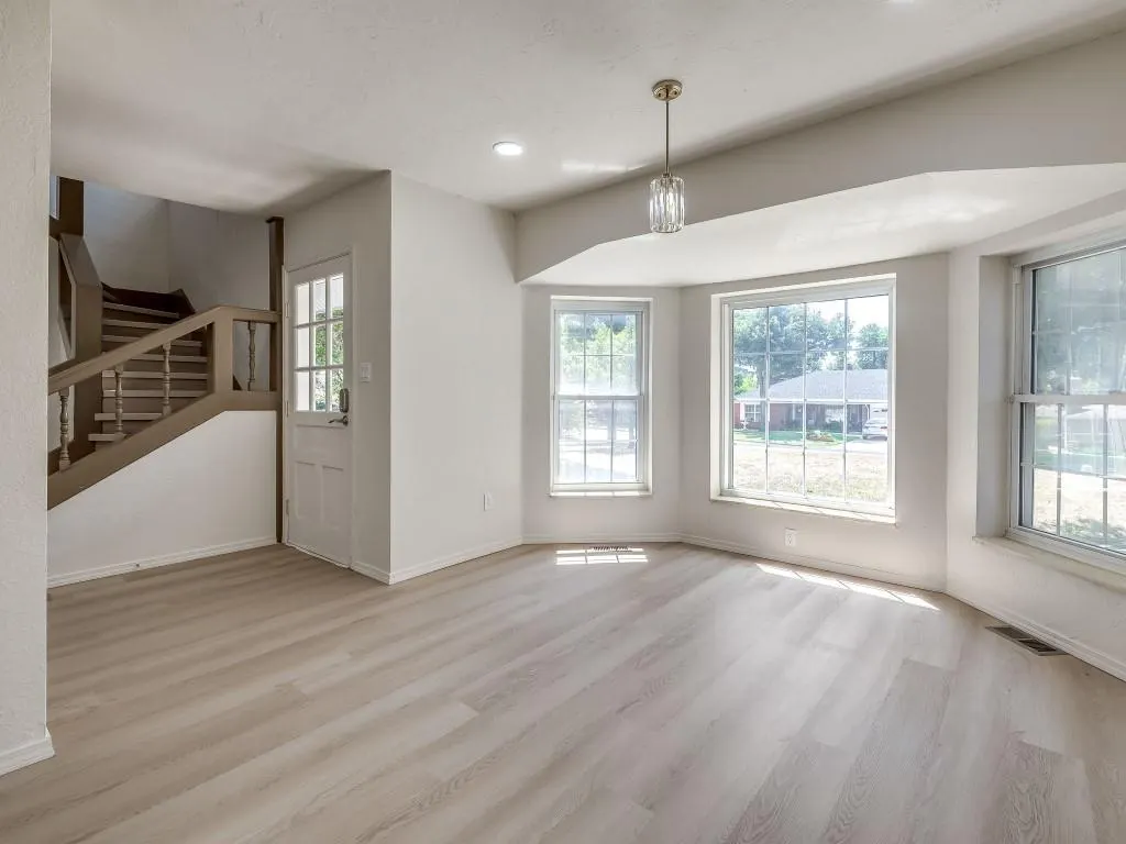 Photo 5 — 7933 NW 14th Street, Oklahoma City, OK 73127