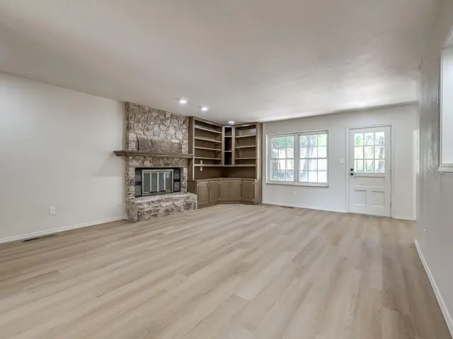 Photo 6 — 7933 NW 14th Street, Oklahoma City, OK 73127