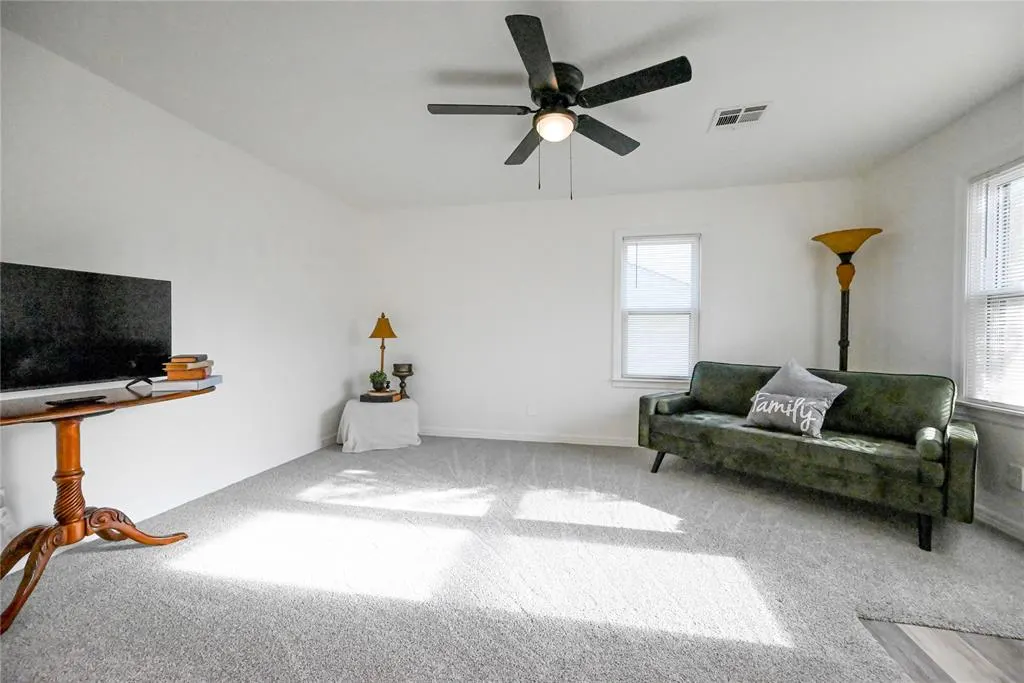 Photo 3 — 214 N 17th Street, Chickasha, OK 73018