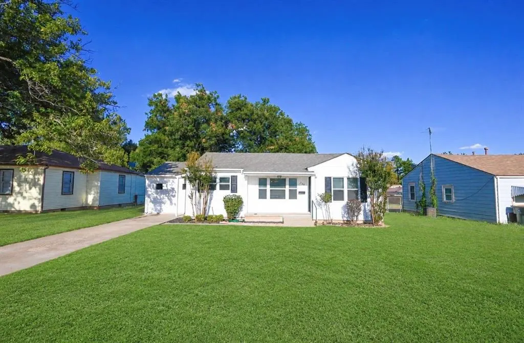 Front exterior — 214 N 17th Street, Chickasha, OK 73018