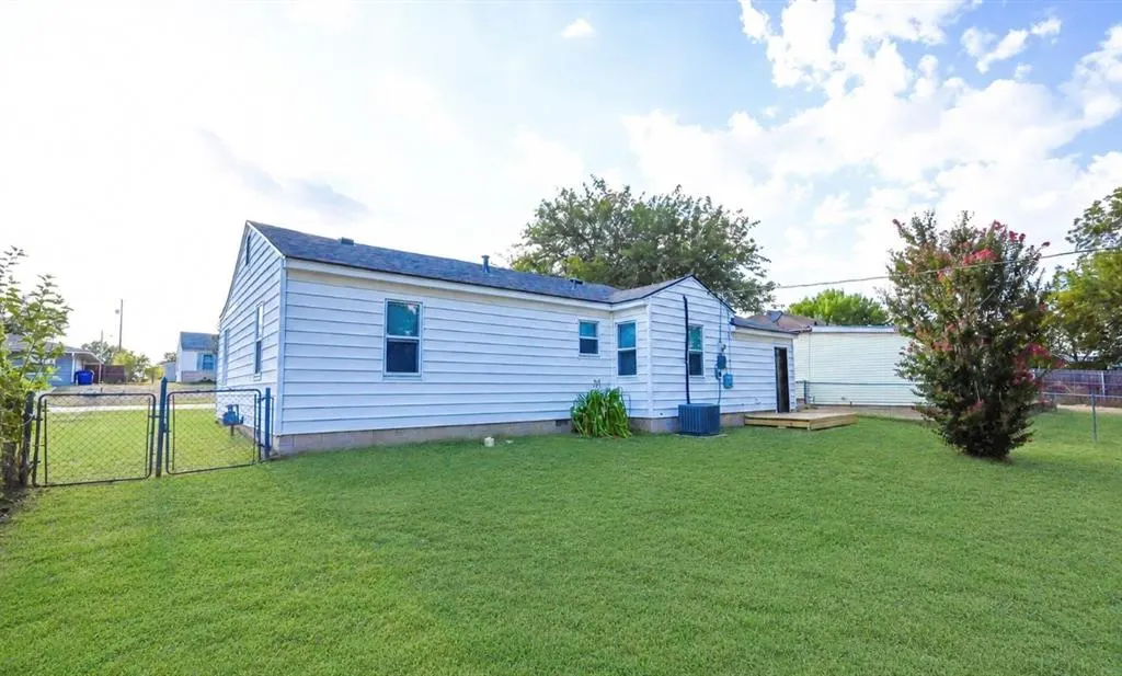 Photo 18 — 214 N 17th Street, Chickasha, OK 73018