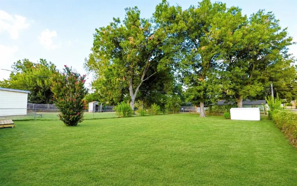 Photo 20 — 214 N 17th Street, Chickasha, OK 73018