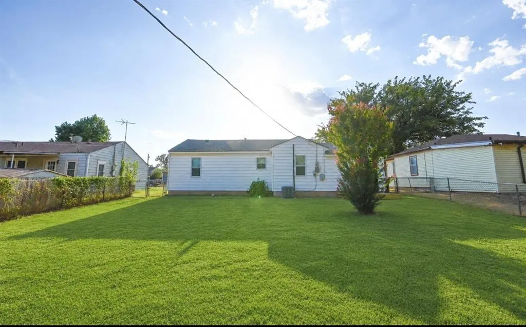 Photo 21 — 214 N 17th Street, Chickasha, OK 73018