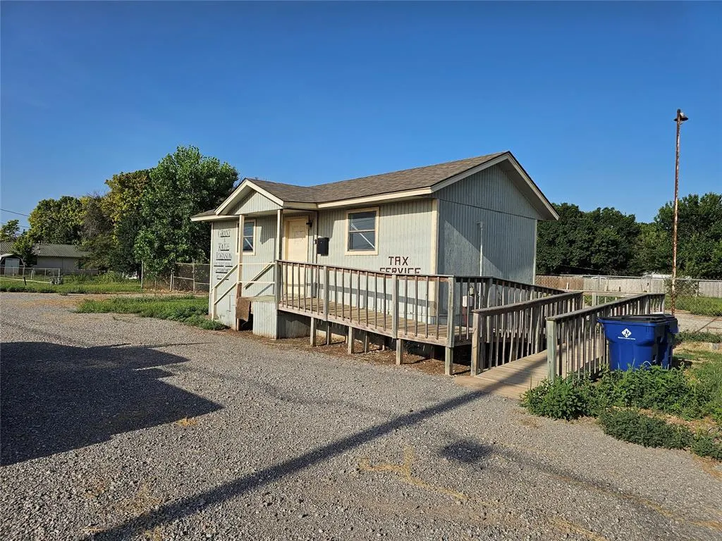 Front exterior — 600 SE 4th Street, Lindsay, OK 73052