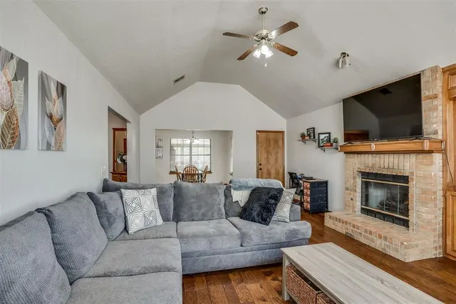 Photo 2 — 9925 Fox Fair Hollow, Midwest City, OK 73130