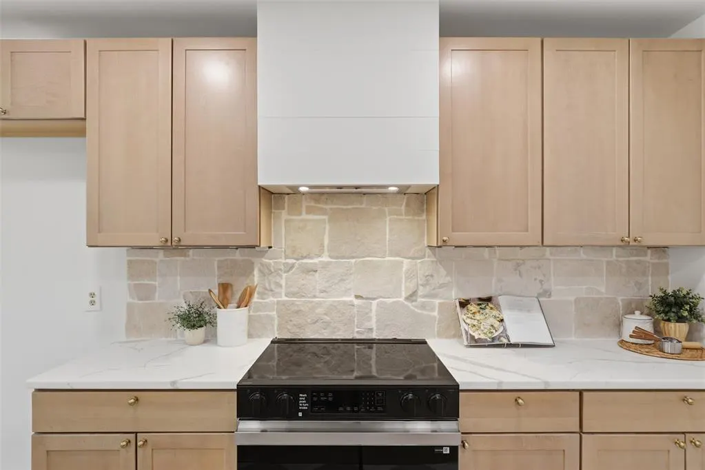 Photo 7 — 6708 Whitehall Drive, Oklahoma City, OK 73132