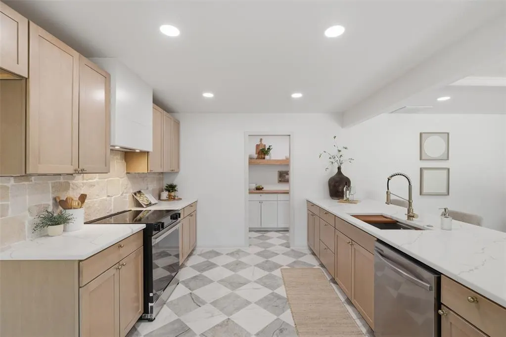 Photo 15 — 6708 Whitehall Drive, Oklahoma City, OK 73132