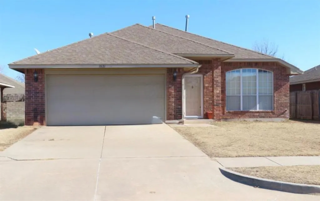 Front exterior — 1621 Hazelwood Drive, Norman, OK 73071