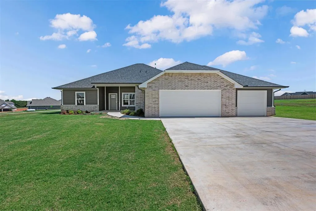 Front exterior — 600 Still Meadows, Guthrie, OK 73044