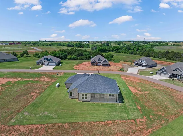 Photo 2 — 600 Still Meadows, Guthrie, OK 73044