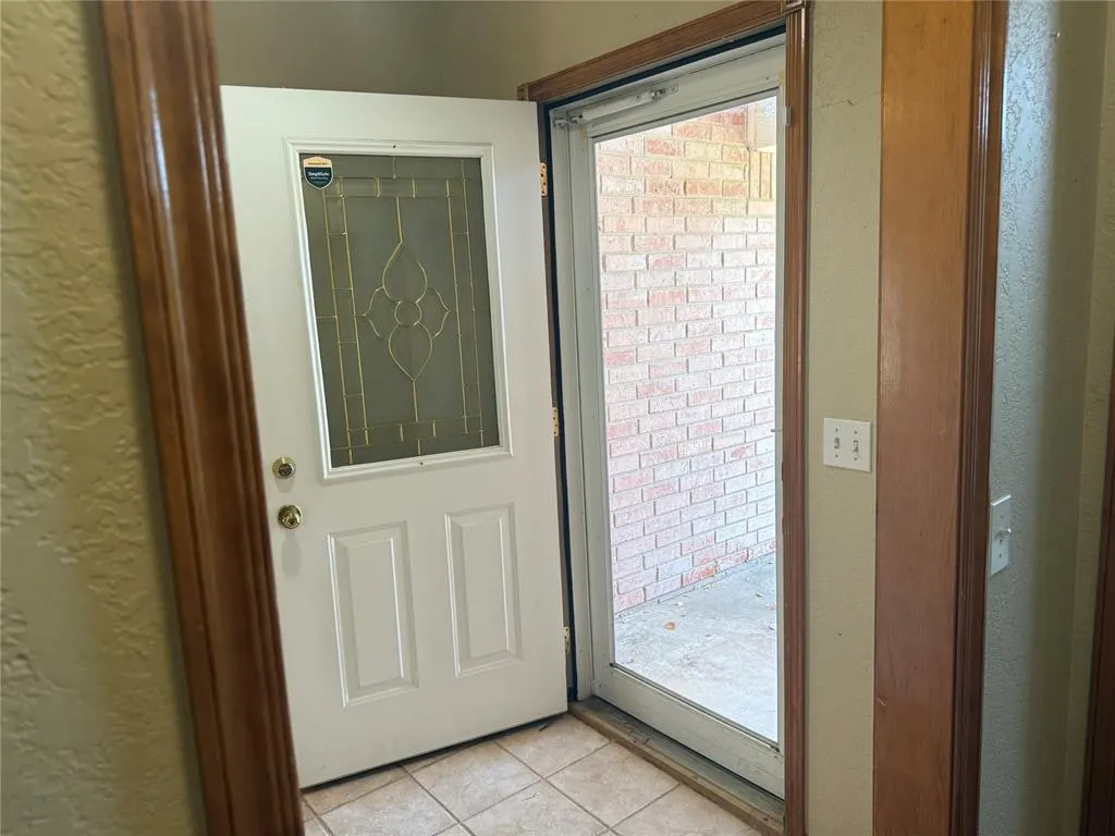 Photo 2 — 5812 SE 9th Street, Midwest City, OK 73110