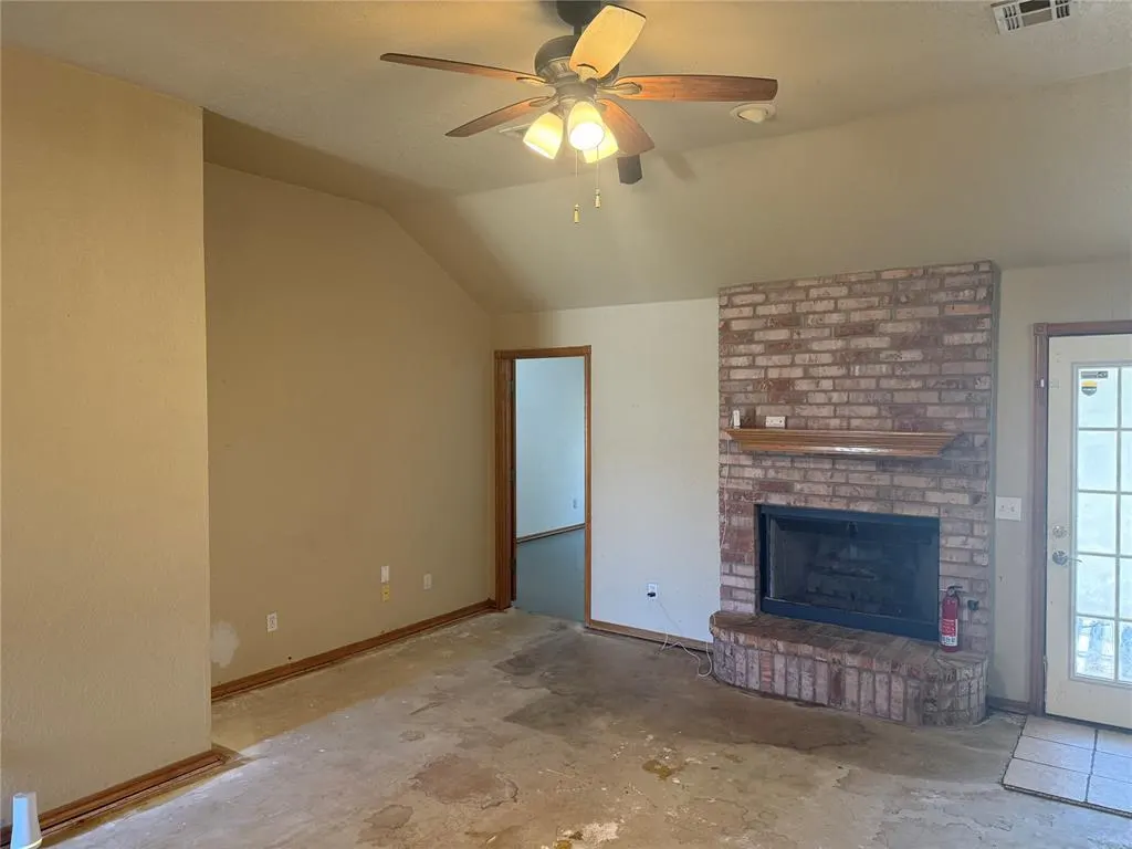 Photo 3 — 5812 SE 9th Street, Midwest City, OK 73110