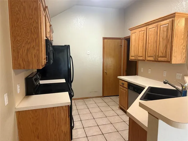 Photo 7 — 5812 SE 9th Street, Midwest City, OK 73110