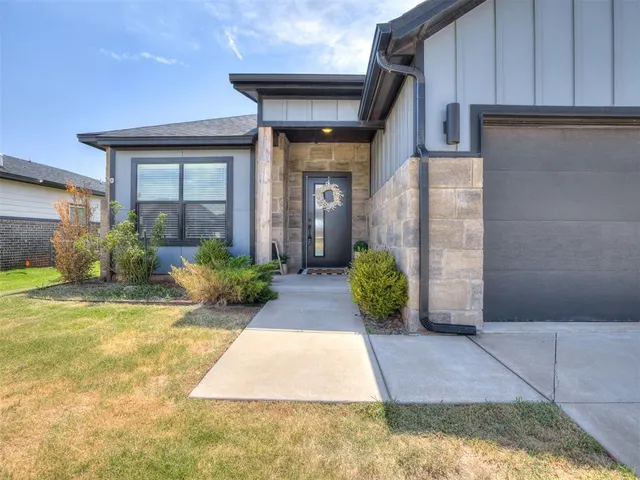 Photo 2 — 8104 NW 151st Circle, Edmond, OK 73013-5973