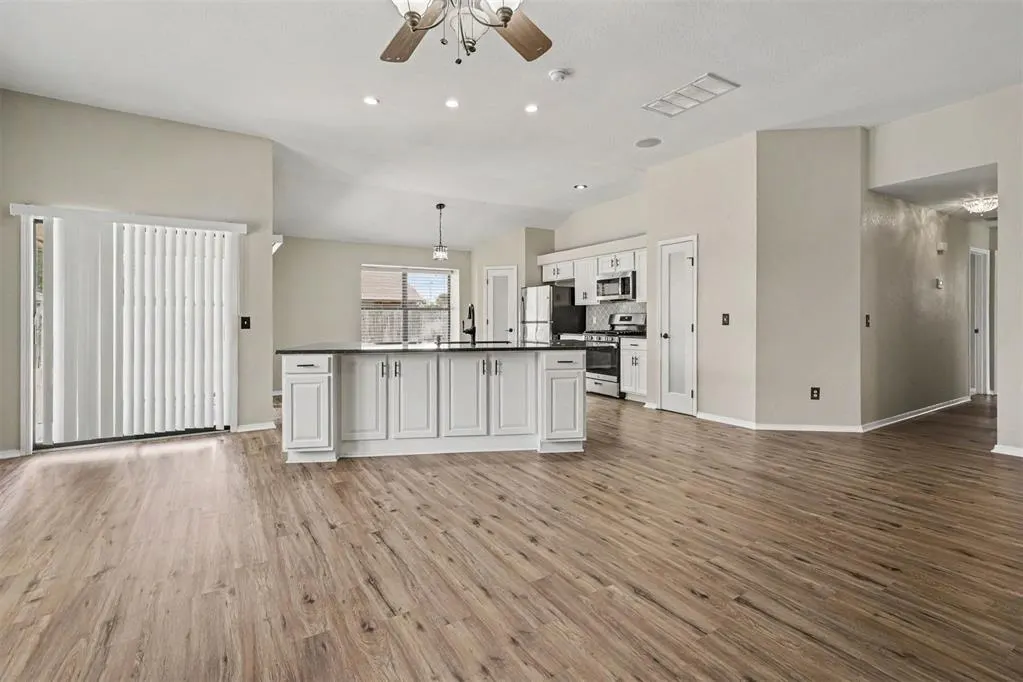 Photo 3 — 10005 S Glascow Terrace, Yukon, OK 73099