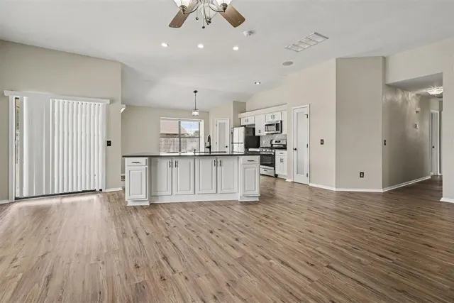 Photo 3 — 10005 S Glascow Terrace, Yukon, OK 73099
