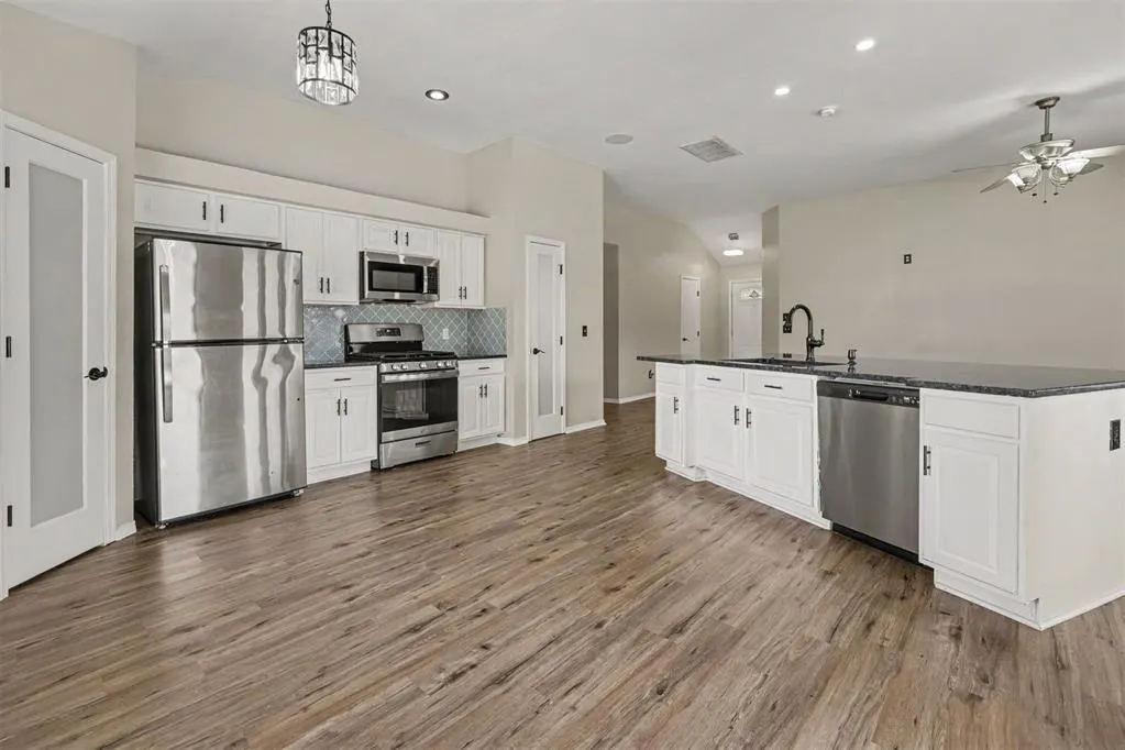 Photo 4 — 10005 S Glascow Terrace, Yukon, OK 73099