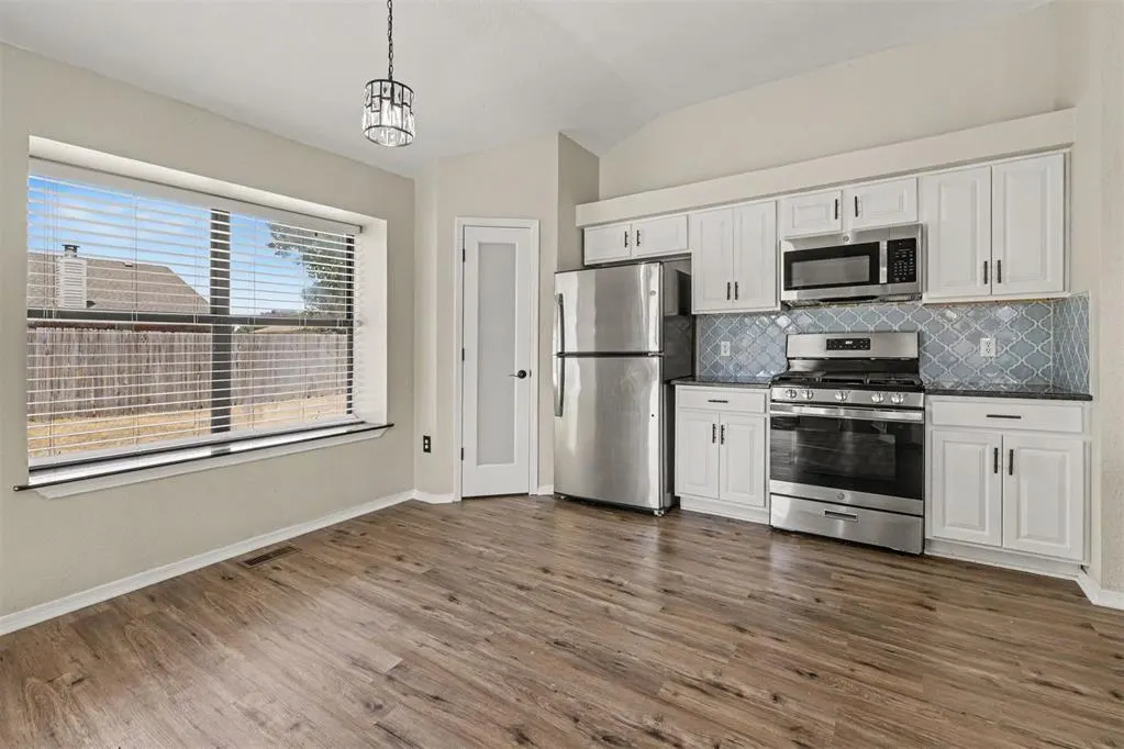 Photo 5 — 10005 S Glascow Terrace, Yukon, OK 73099