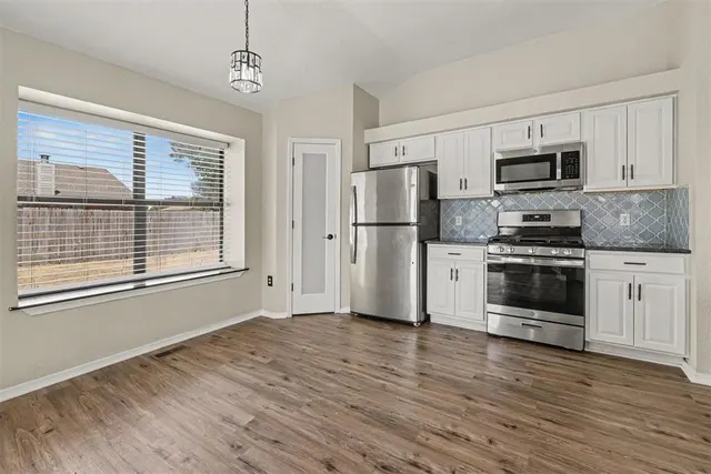 Photo 5 — 10005 S Glascow Terrace, Yukon, OK 73099