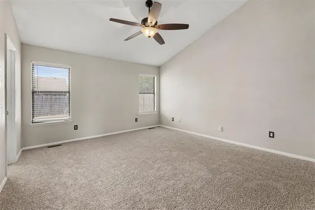 Photo 7 — 10005 S Glascow Terrace, Yukon, OK 73099
