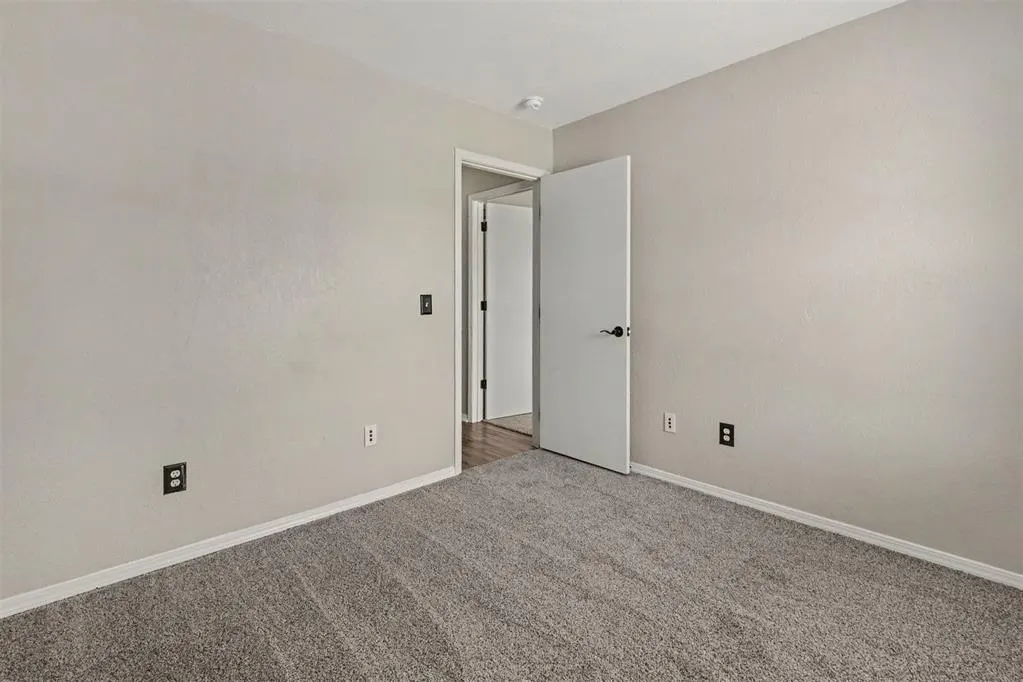 Photo 10 — 10005 S Glascow Terrace, Yukon, OK 73099