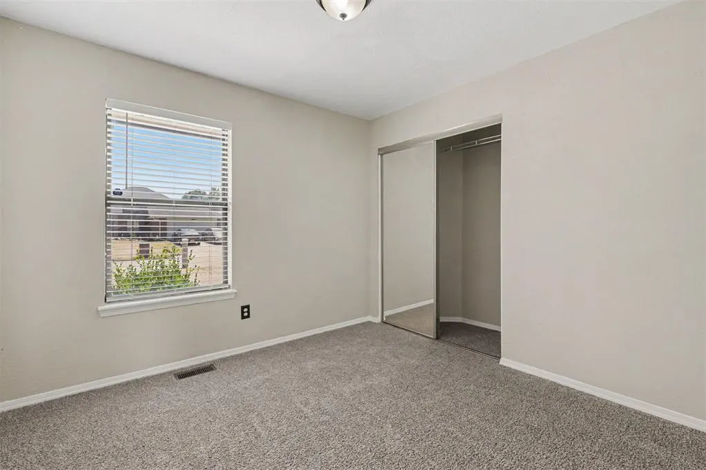 Photo 11 — 10005 S Glascow Terrace, Yukon, OK 73099