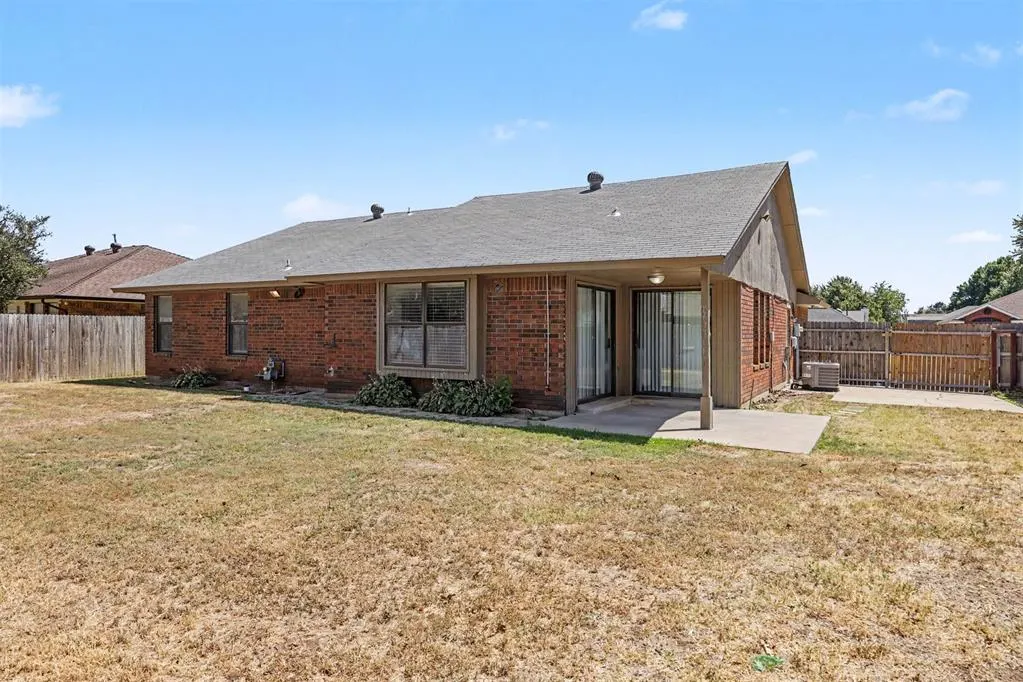 Photo 15 — 10005 S Glascow Terrace, Yukon, OK 73099