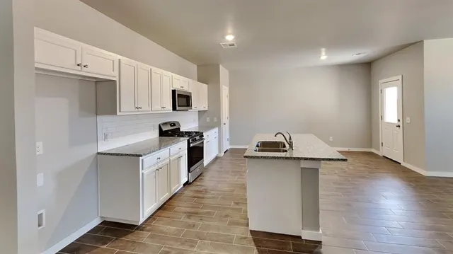 Photo 5 — 12405 Aldrin Way, Oklahoma City, OK 73013