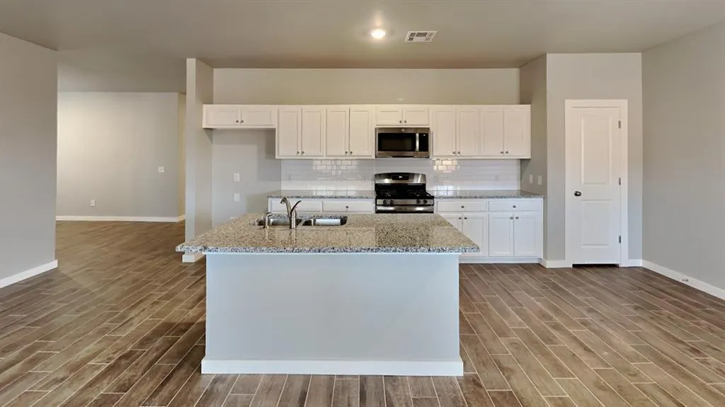 Photo 10 — 12405 Aldrin Way, Oklahoma City, OK 73013