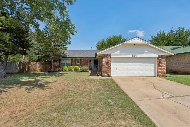 Front exterior — 1001 Apollo Circle, Edmond, OK 73003