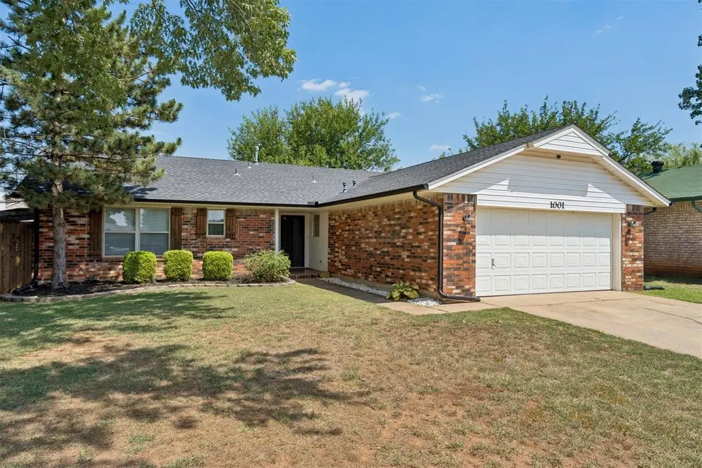 Photo 2 — 1001 Apollo Circle, Edmond, OK 73003