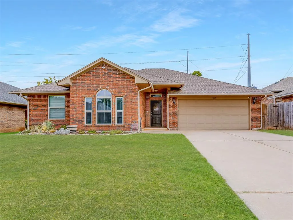 Front exterior — 1617 Pinnacle Lane, Edmond, OK 73003
