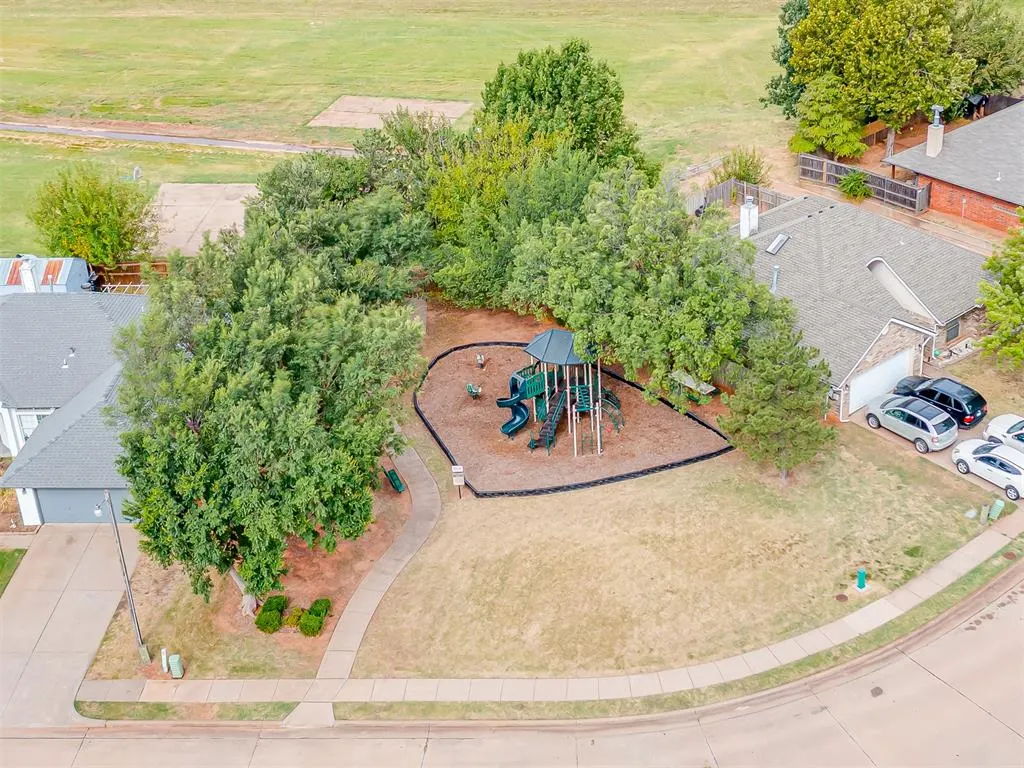 Photo 13 — 1617 Pinnacle Lane, Edmond, OK 73003