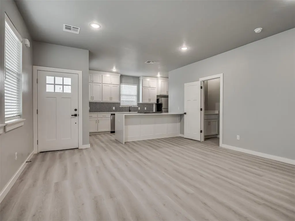Photo 8 — 2008 NW 27th Street, Oklahoma City, OK 73106