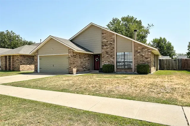 Photo 2 — 12020 Silver Sun Drive, Oklahoma City, OK 73162